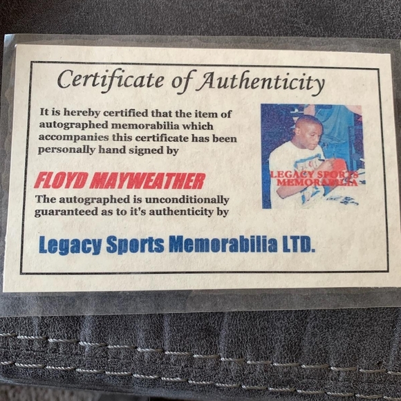 Floyd Mayweather Jr. Signed Boxing Glove - Picture 5 of 5